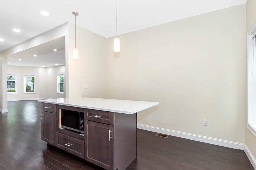 Building Photo - 77 Winchester St