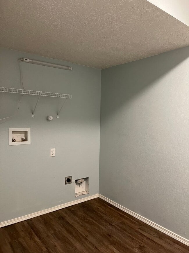 Building Photo - Fabulous 3 Bedroom Rental