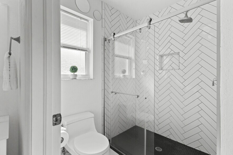 Building Photo - 3620 Candia Ave