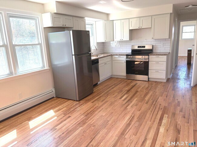 Building Photo - 3 Carmen St