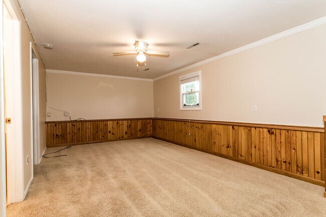 Building Photo - 7934 Davis Rd N