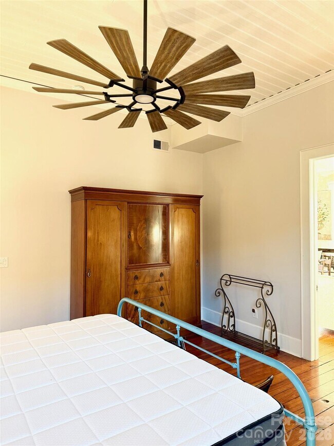 Building Photo - 22 N Congress St