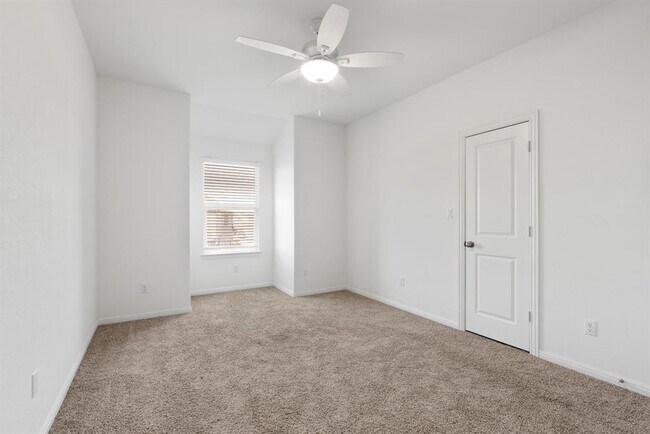 Building Photo - 400 Mante Ct