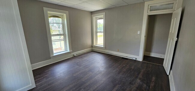 Building Photo - 258 W Third St