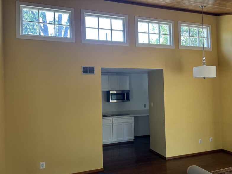 cantilevered ceiling windows - 148 Kathryn Dr