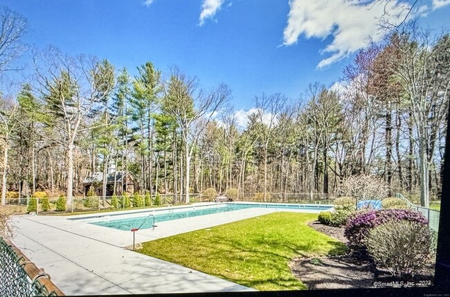 Building Photo - 136 Tunxis Village