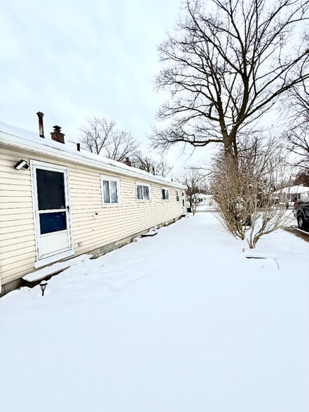 Building Photo - 18288 Deering St