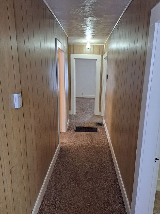 Building Photo - 2 BR Apartment near Franke Park