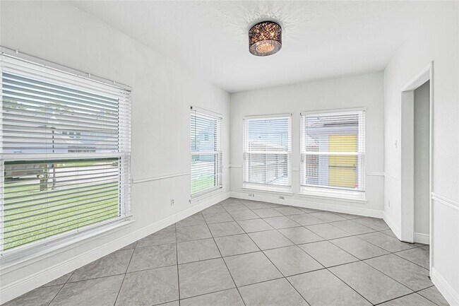 Building Photo - 1273 El Camino Village Dr