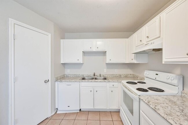 Building Photo - 510 Kings Way Dr