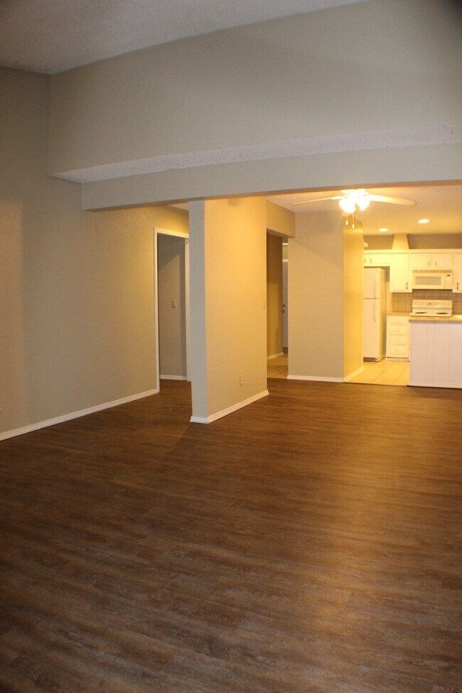 Building Photo - Sapulpa Duplexes-1819-21