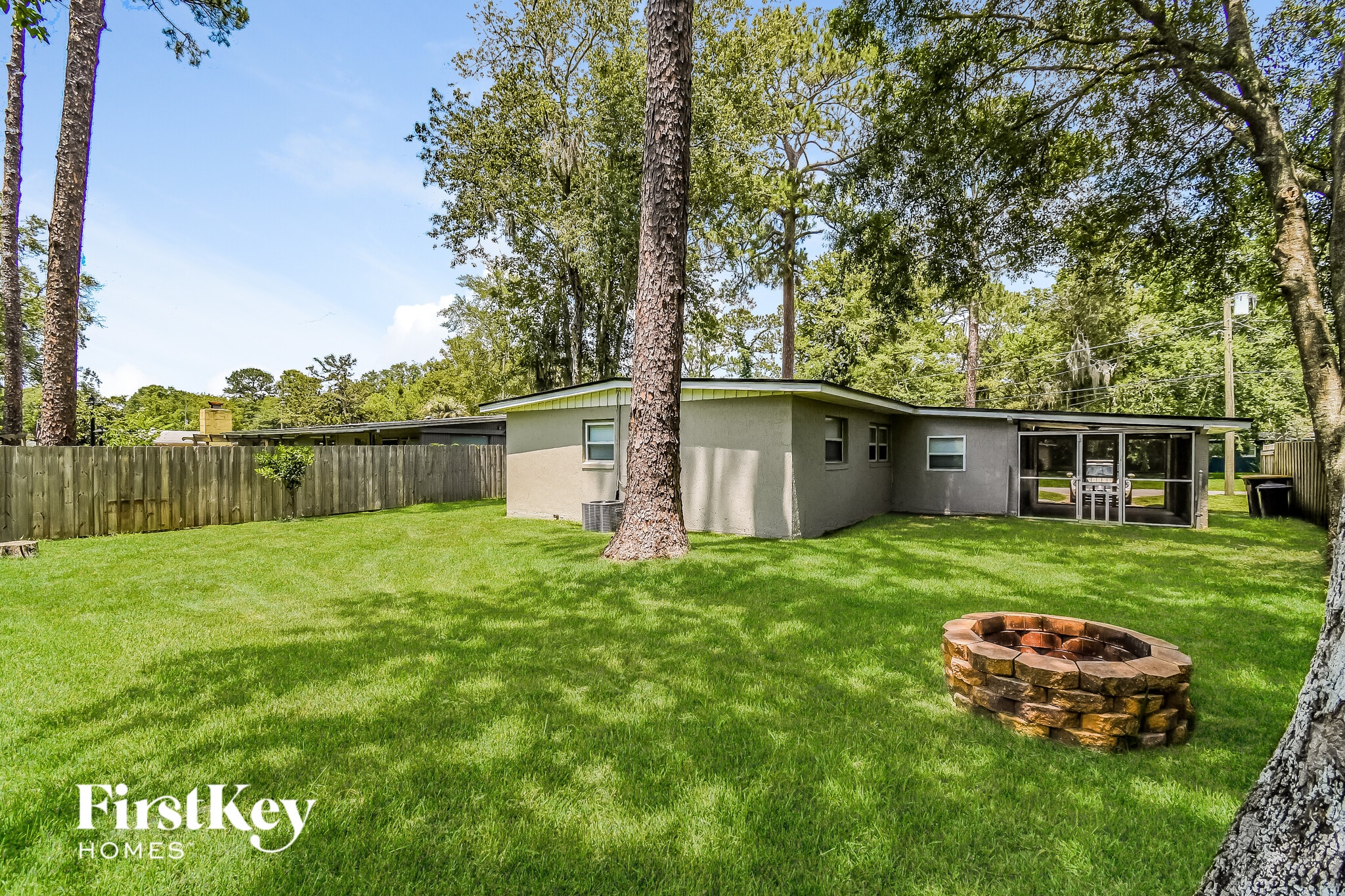 Building Photo - 1056 Busac Ave