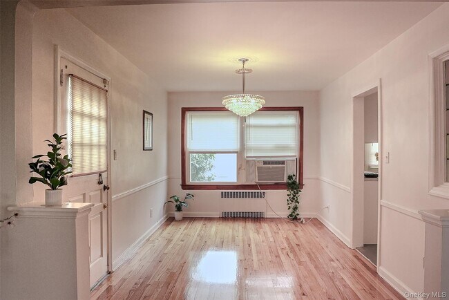 Building Photo - 121 Manhasset Ave