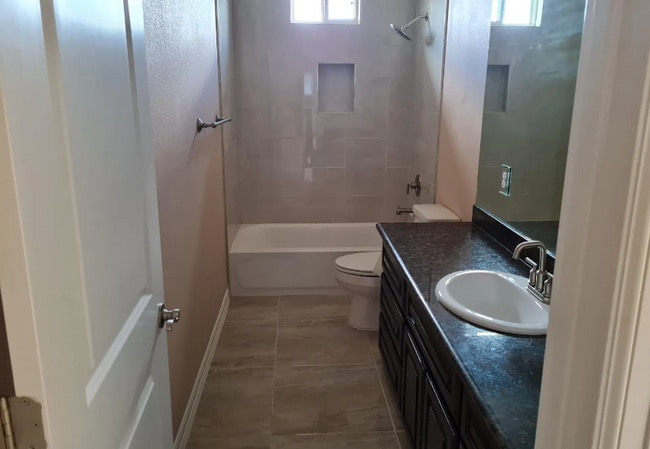 Building Photo - 1913 Ridgeway Cir