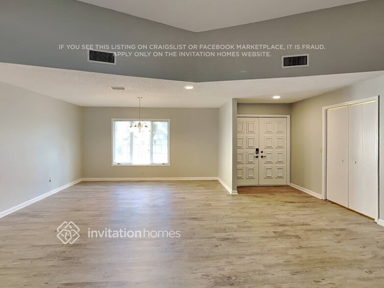 Building Photo - 9212 Regents Park Dr