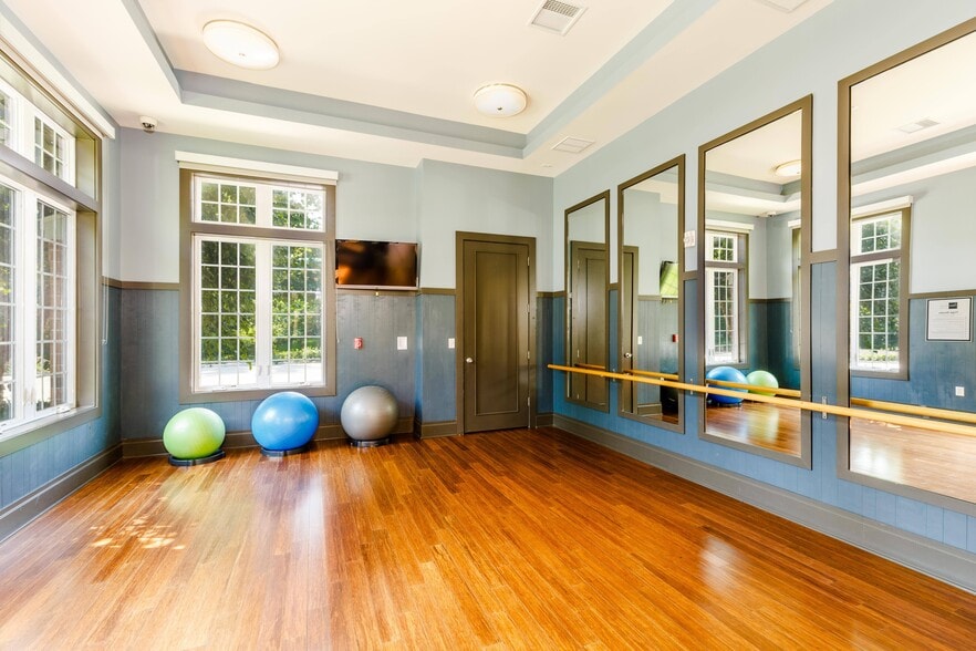 Building Photo - Highlands at Hilltop