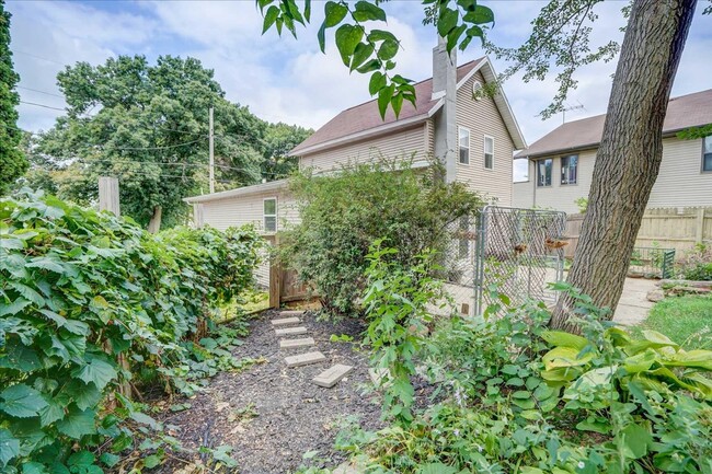 Building Photo - 4517 Field Ave