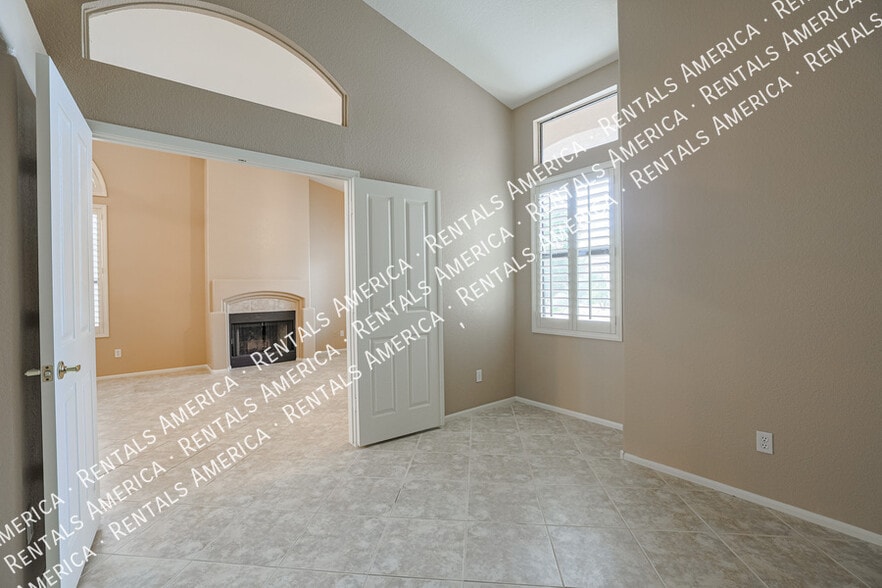 Building Photo - 263 E Ashurst Dr