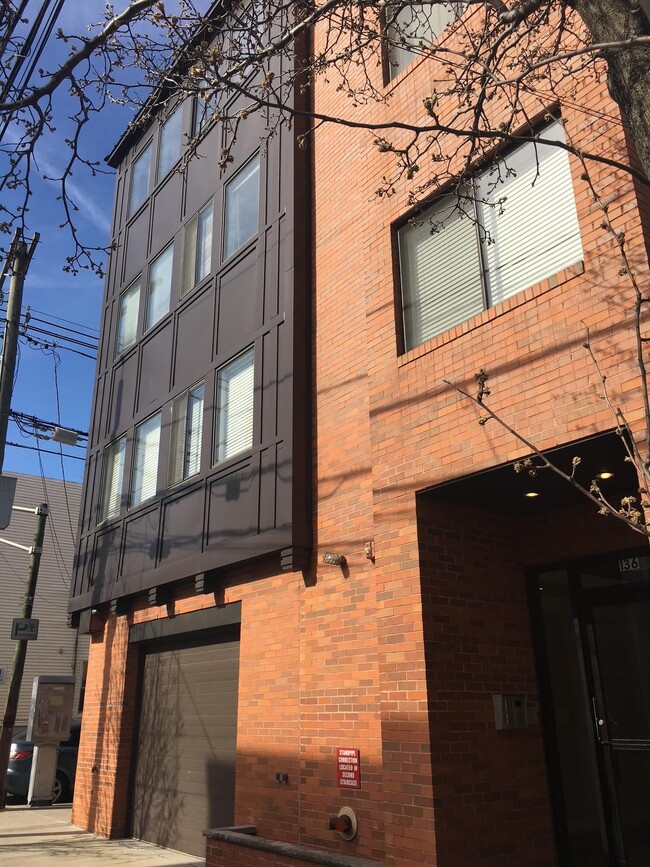 Building Photo - 136 41st St