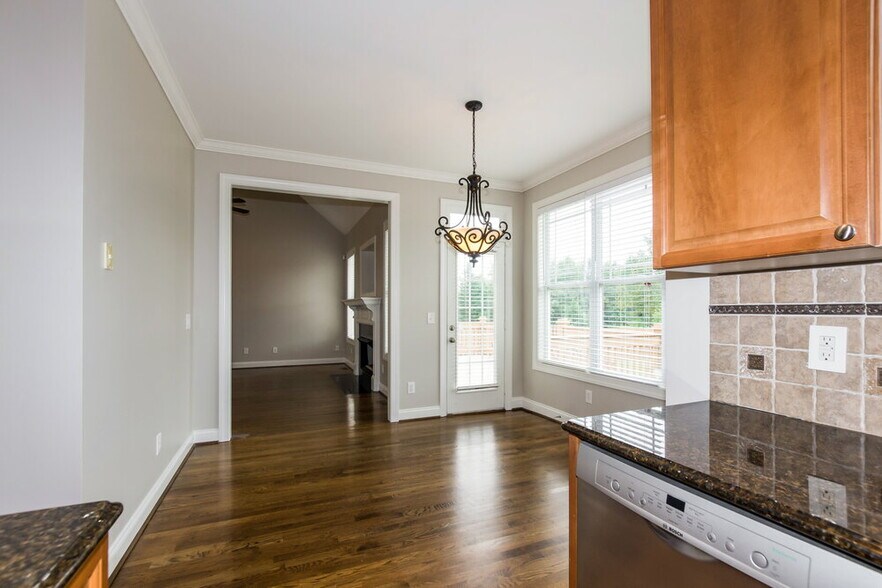 Building Photo - 8638 Castle Cliff Dr