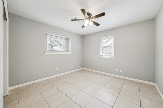 Building Photo - 10522 Barwood Dr