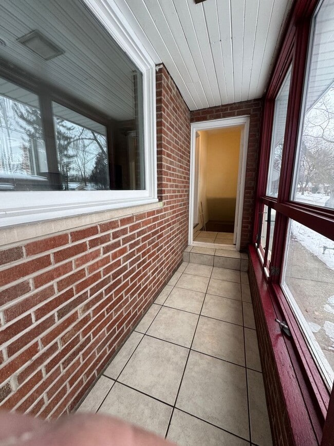 Building Photo - Large Ranch Style Home for Rent with Attached 2 car garage