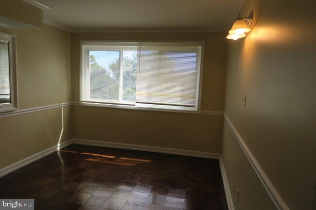 Building Photo - 5801 Quantrell Ave