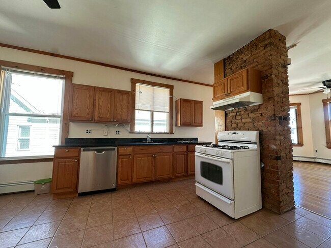Building Photo - 3 Sachem St