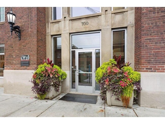 Building Photo - 700 N Washington Ave