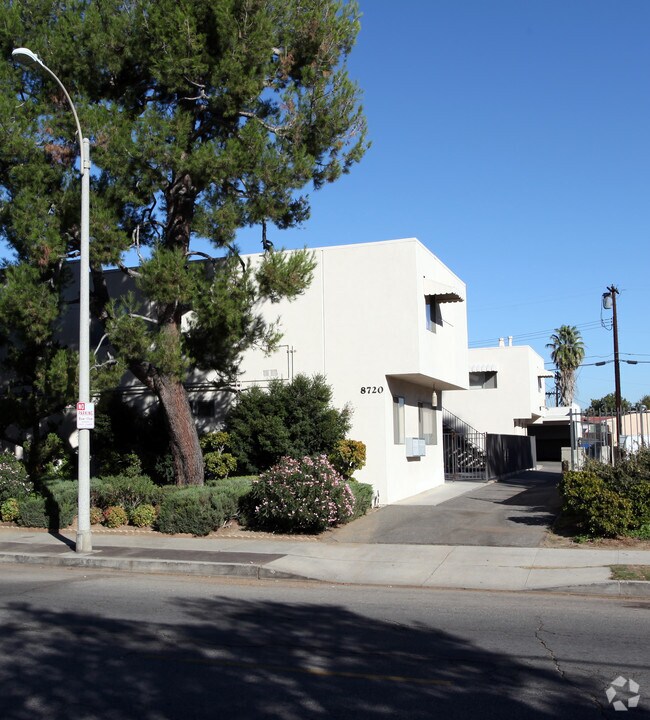 Primary Photo - 8720 Owensmouth Ave