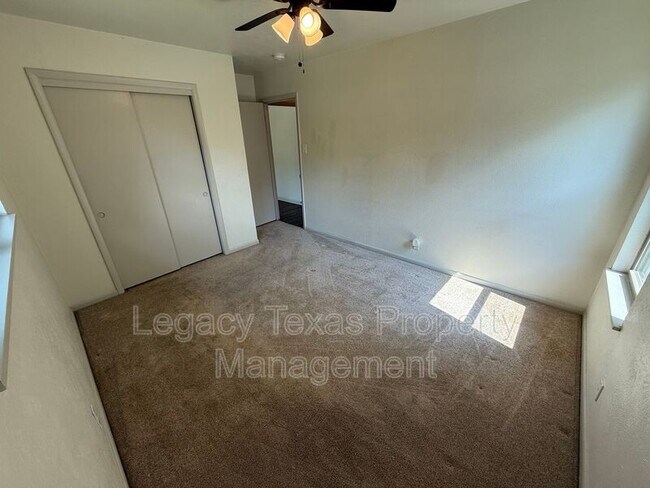 Building Photo - 107 Hilltop Dr