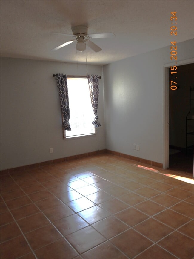 Building Photo - 34819 Lake Point