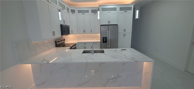 Building Photo - 322-324 Poplar St