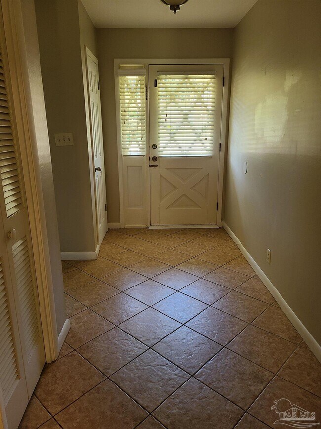 Building Photo - 5560 Hibiscus Rd