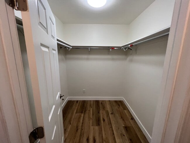 Building Photo - Spacious Remodeled 4 Bedroom/3 bath Home with Bonus Room