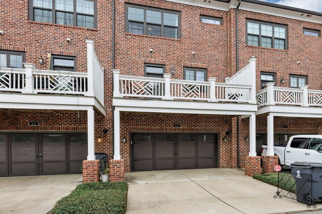 Building Photo - 3 Bedroom, 3.5 Bath Townhouse in the Growi...