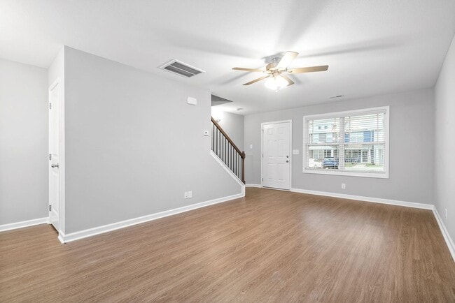 Building Photo - Pet Friendly Two Bedroom!