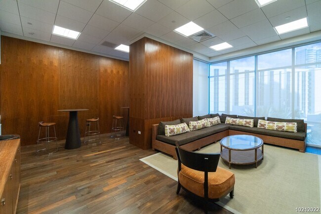 Building Photo - Waihonua 2br 2ba 2pkg (tandem) w/Storage, High Floor, Amenities (Honolulu)