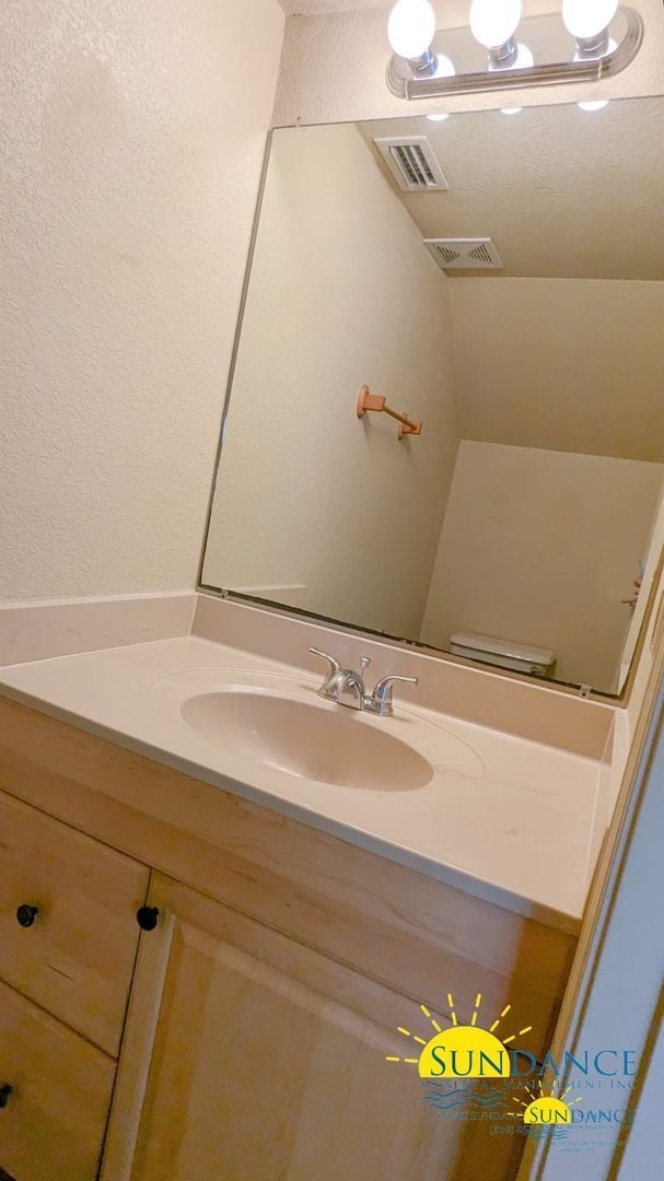 Building Photo - Adorable 2 Bedroom Townhouse located in Fort Walton Beach!