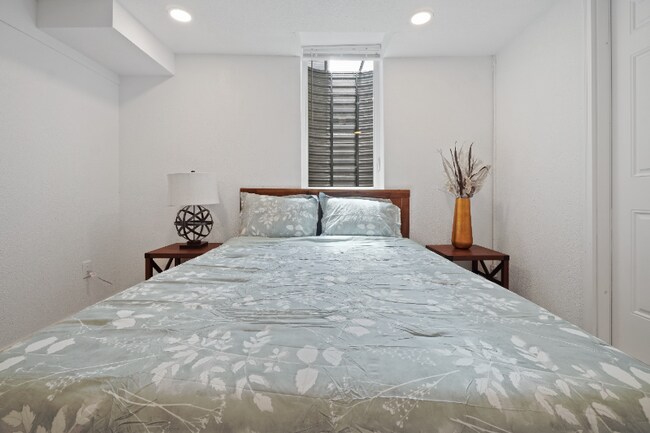 Building Photo - 6050 E Alameda Ave