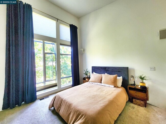 Building Photo - 45 Iron Horse Ln