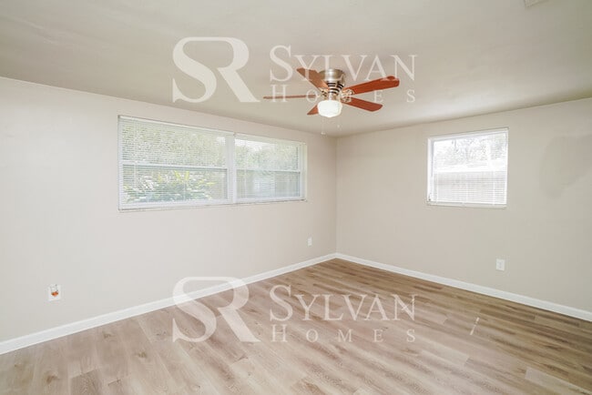 Building Photo - Lease today! No extra charge for contentment and relaxation!