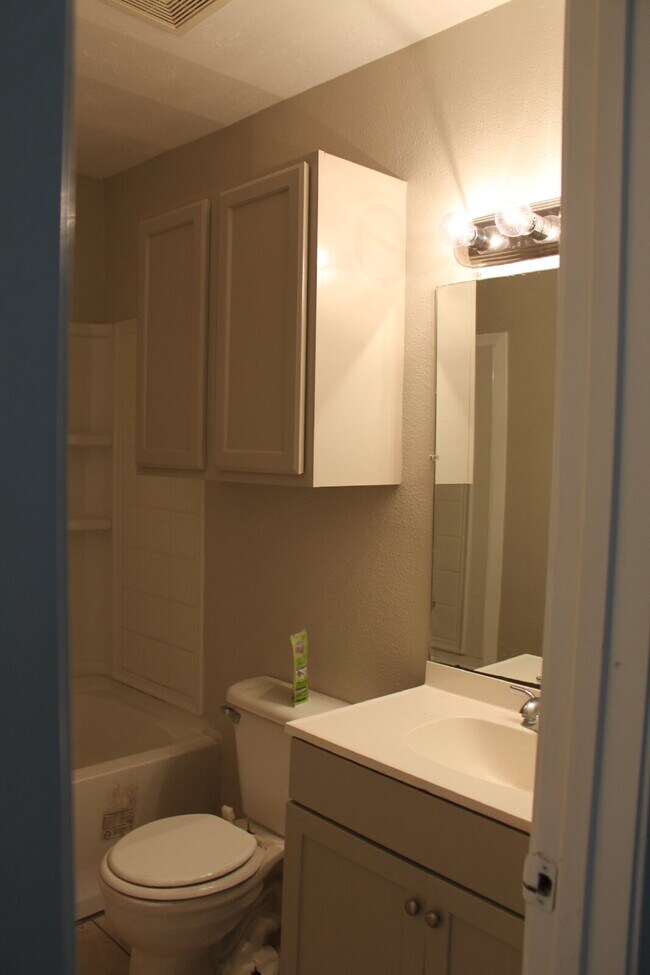 Building Photo - 2403 Bosque Dr