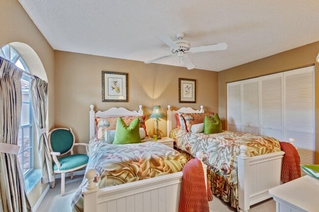 Building Photo - 207 Legendary Cir