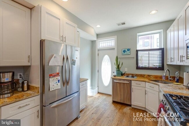 Building Photo - 604 Harvard St NW