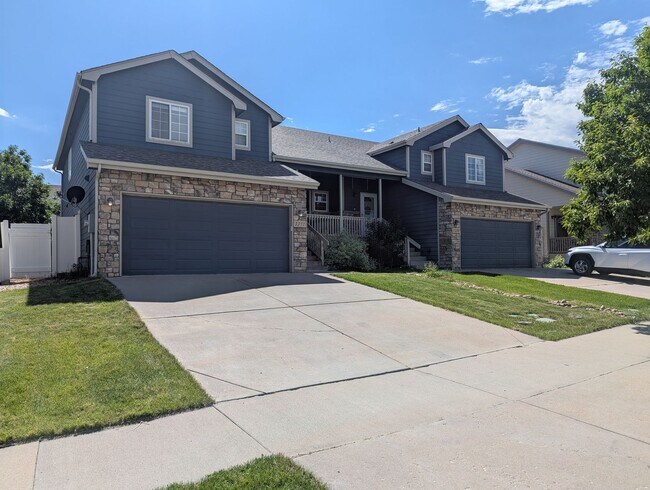 Building Photo - AWESOME 3-BDRM, 3-BATH, 4-LEVEL HOME AVAILABLE FOR IMMEDIATE OCCUPANCY IN
