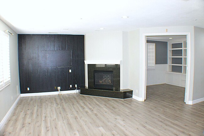 Building Photo - Amazing 5 bedroom home for rent in North F...