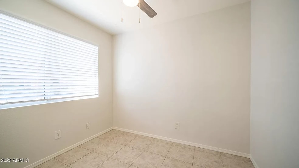 Building Photo - 1329 S Mitchell Dr