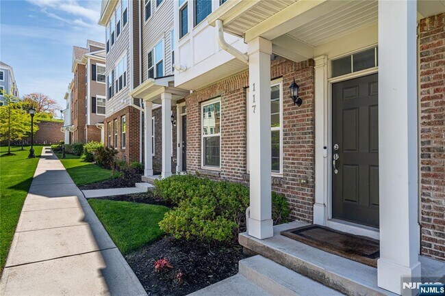 Building Photo - 117 Truman Dr