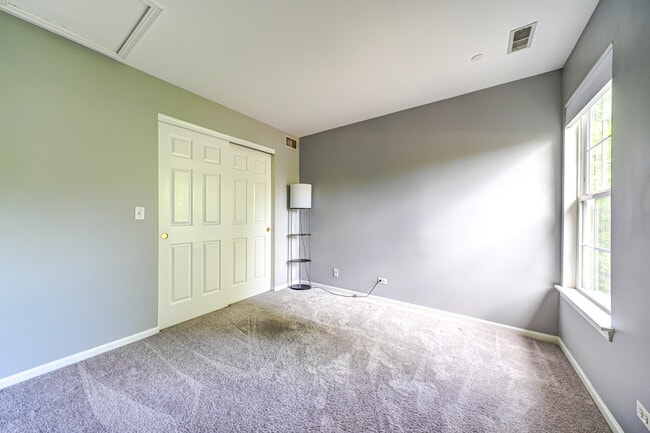 Building Photo - 1471 Doolittle Ln